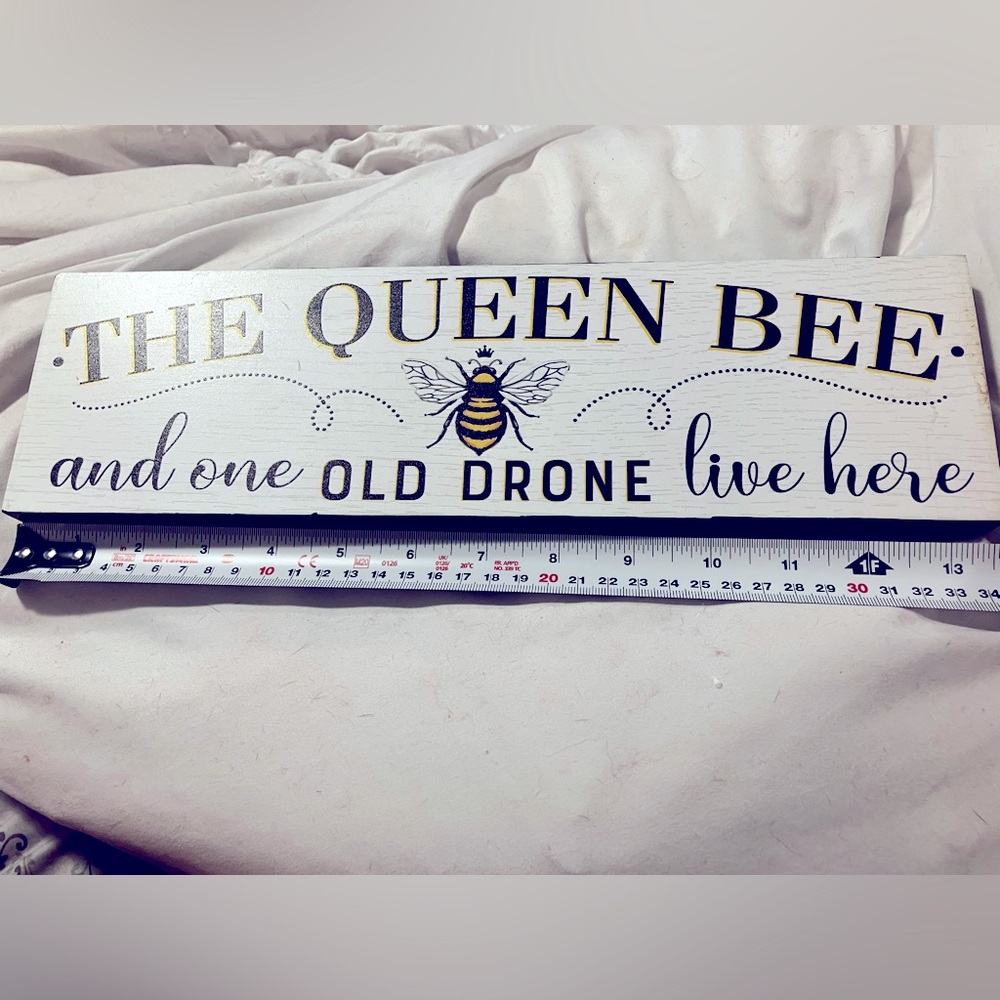 Queen bee 🐝 and old drone sign